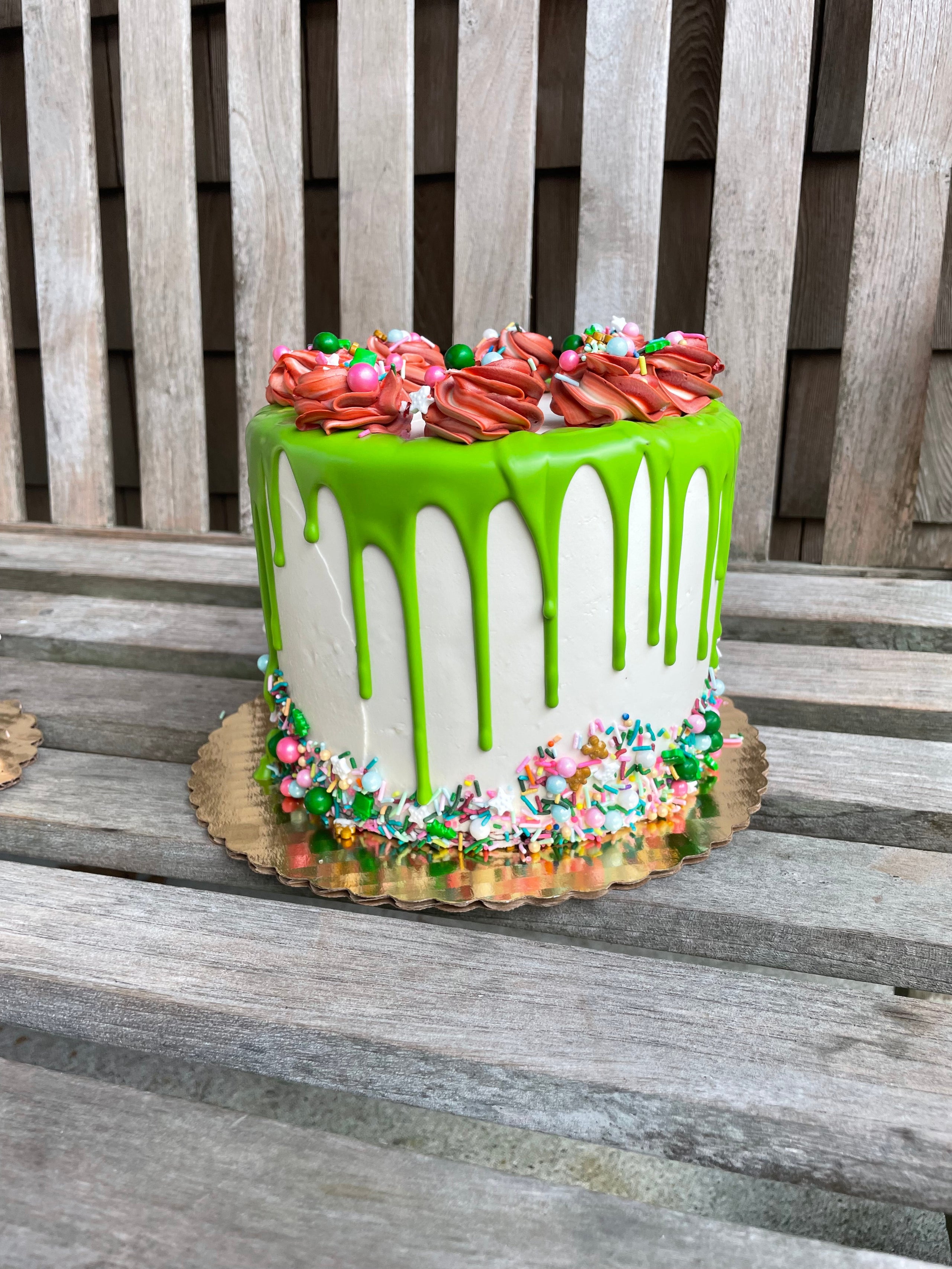 Tab #39 s Grinchmas Cake Red   White Striped Cake   Cindy Lou Who